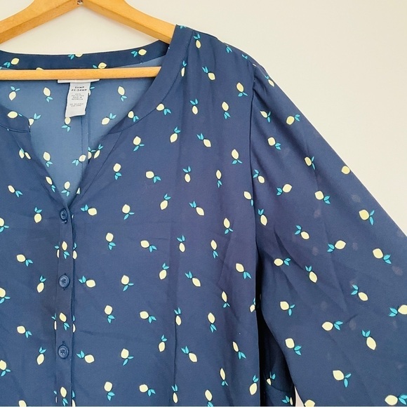 Catherine’s Lemon Print Navy Blue Button Up Top 2X Petite 22W 24W - Picture 4 of 7